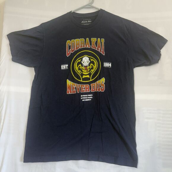 Bioworld Cobra Kai Never Dies Sz Lg T-Shirt Blue 100% Cotton Excellent Used Con - Picture 2 of 8